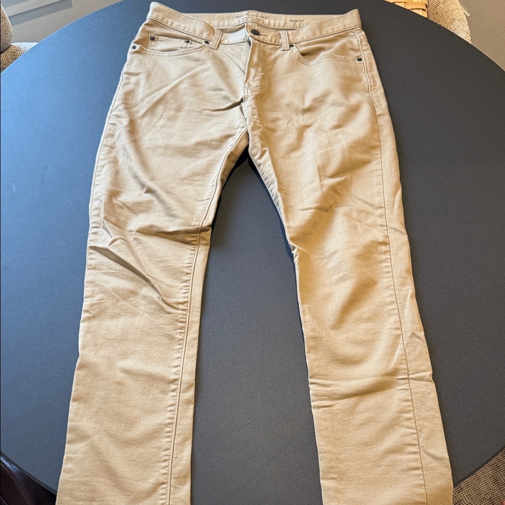 Banana Republic Straight Leg Khakis in Light Tan 30x30
